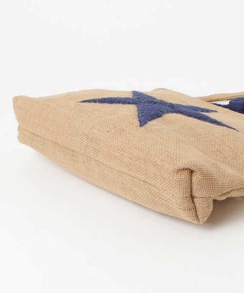 MAISON mou(メゾンムー)の「【Swaraj/スワラージ】両面手刺繍ジュート(L) スター(クラッチバッグ・レディース・ホワイト/ネイビー・FREE)」の4枚目の写真