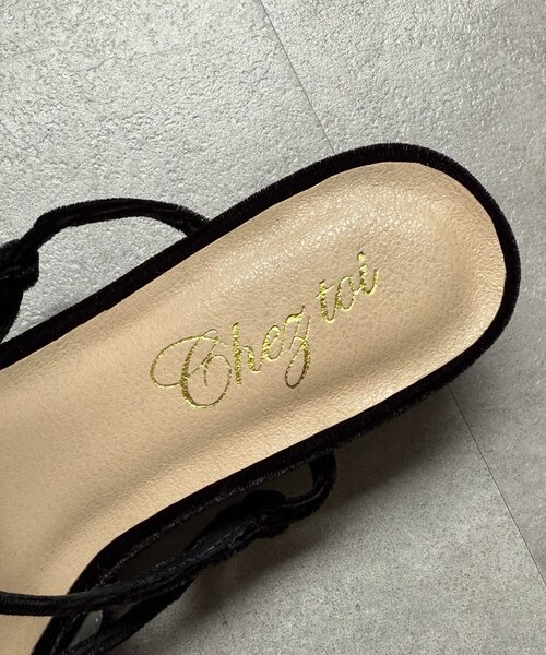 Chez toi(シェトワ)の「Vストラップベロアパンプス(パンプス・レディース・グリーン/ブラック・LARGE/MEDIUM)」の9枚目の写真