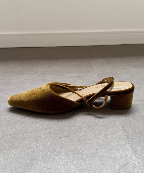 Chez toi(シェトワ)の「Vストラップベロアパンプス(パンプス・レディース・グリーン/ブラック・LARGE/MEDIUM)」の13枚目の写真