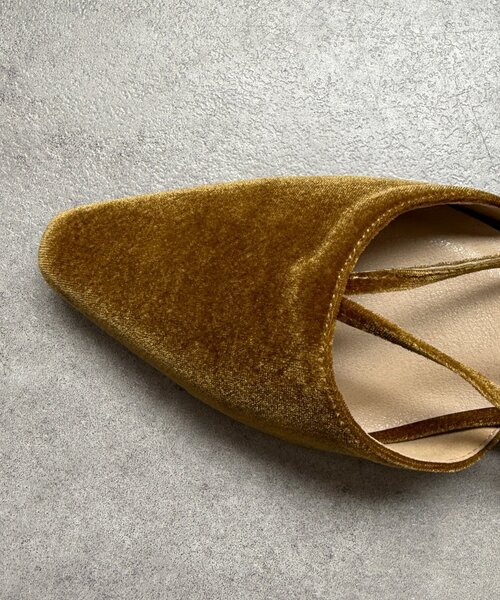 Chez toi(シェトワ)の「Vストラップベロアパンプス(パンプス・レディース・グリーン/ブラック・LARGE/MEDIUM)」の14枚目の写真
