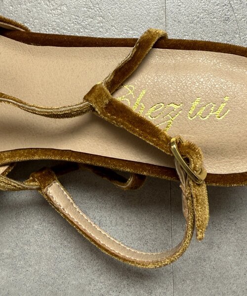 Chez toi(シェトワ)の「Vストラップベロアパンプス(パンプス・レディース・グリーン/ブラック・LARGE/MEDIUM)」の15枚目の写真