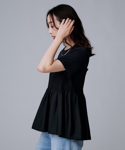 UNTITLED(アンタイトル)の「【コットン100/洗える/Tシャツ】シャーリングドッキングペプラム(Tシャツ/カットソー・レディース・ベージュ系4/ブラック・44/04/02/00/50/48)」の5枚目の写真