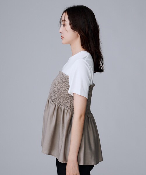 UNTITLED(アンタイトル)の「【コットン100/洗える/Tシャツ】シャーリングドッキングペプラム(Tシャツ/カットソー・レディース・ベージュ系4/ブラック・44/04/02/00/50/48)」の13枚目の写真