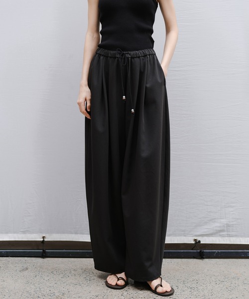 tageechita（タジチタ）の「【tageechita】カーブライン ドローストリングワイドスラックス（スラックス・レディース・アイボリー/ブラック・S/M/L）」の2枚目の写真