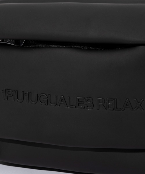 1PIU1UGUALE3 RELAX (ウノピゥウノウグァーレトレ リラックス)の「1PIU1UGUALE3 RELAX(ウノピゥウノウグァーレトレ リラックス)シンセティックレザー フロントポケット ボディバッグ ショルダーバッグ(ショルダーバッグ・メンズ・ブラック・ONE SIZE)」の4枚目の写真