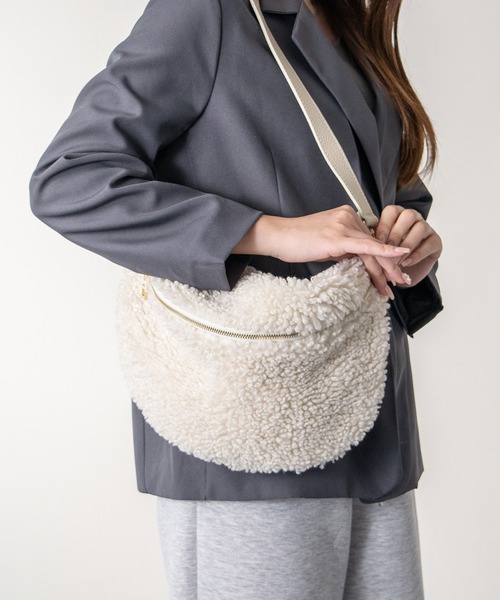 andrea cardone(アンドレアカルドネ)の「【ANDREA CARDONE】レザーストラップボアショルダーバッグ(Q56394)(ショルダーバッグ・レディース・ライトブラウン/アイボリー/カーキ・ALL)」の11枚目の写真