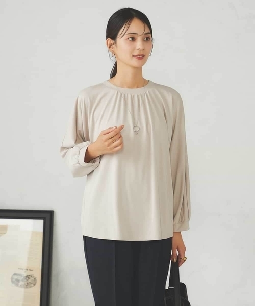 a.v.v(アーヴェヴェ)の「ギャザーネックドルマントップス(Tシャツ/カットソー・レディース・ブラック/グリーン/ボルドー/グレー系その他・40/38/36)」の3枚目の写真