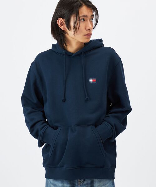 tommy jeans(トミー ジーンズ)の「レギュラーバッジパーカー(スウェット・メンズ・グレー/ブラック/グリーン/ネイビー・X-SMALL/MEDIUM/LARGE/X-LARGE/SMALL)」の4枚目の写真
