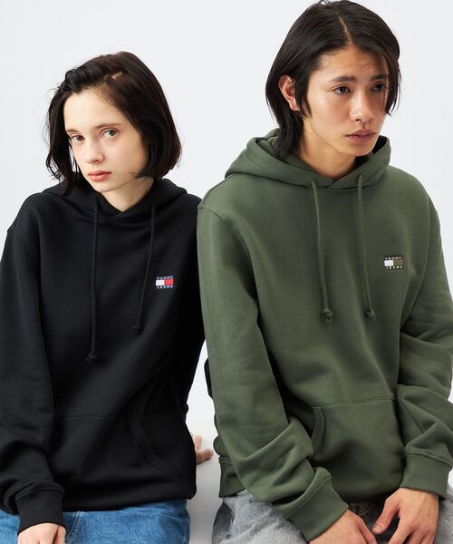 tommy jeans(トミー ジーンズ)の「レギュラーバッジパーカー(スウェット・メンズ・グレー/ブラック/グリーン/ネイビー・X-SMALL/MEDIUM/LARGE/X-LARGE/SMALL)」の3枚目の写真