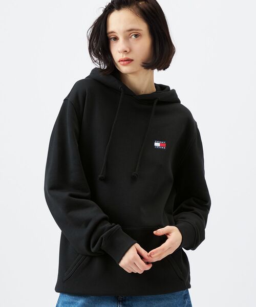 tommy jeans(トミー ジーンズ)の「レギュラーバッジパーカー(スウェット・メンズ・グレー/ブラック/グリーン/ネイビー・X-SMALL/MEDIUM/LARGE/X-LARGE/SMALL)」の2枚目の写真