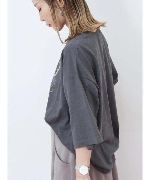 Samansa Mos2 blue（サマンサモスモスブルー）の「ヴィンテージ風プリントTシャツ（Tシャツ/カットソー・レディース・ブラウン/チャコールグレー/ライトベージュ・F）」の10枚目の写真