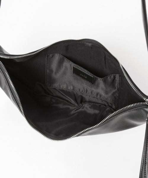 HARE(ハレ)の「ミニクロワッサンBAG(HARE)(ショルダーバッグ・メンズ・ブラック・FREE)」の6枚目の写真