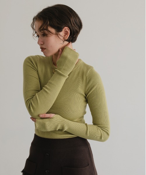 attiree(アティレー)の「【7色展開】クルーネックリブニットセーター(ニット/セーター・レディース・ブラック/ブラウン/オレンジ/グリーン/ホワイト×ブラック/グレー/イエロー・MEDIUM/LARGE)」の6枚目の写真