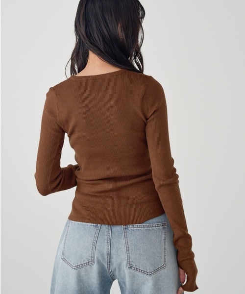 attiree(アティレー)の「【7色展開】クルーネックリブニットセーター(ニット/セーター・レディース・ブラック/ブラウン/オレンジ/グリーン/ホワイト×ブラック/グレー/イエロー・MEDIUM/LARGE)」の18枚目の写真