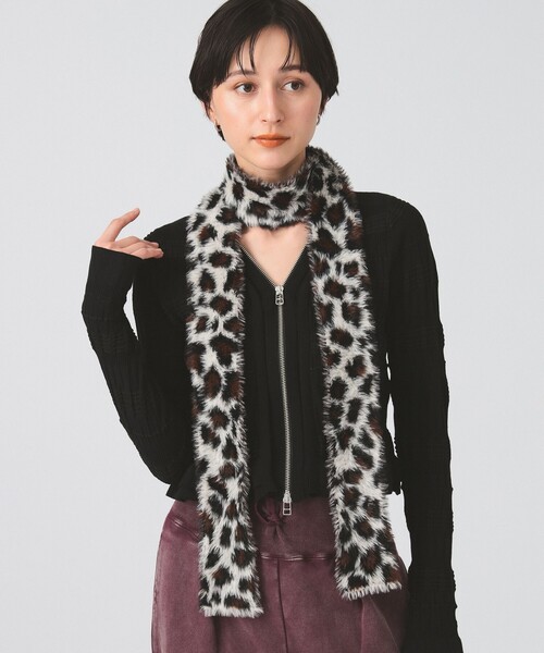 Ray BEAMS（レイビームス）の「スリム 柄 マフラー（マフラー・レディース・ホワイト/ダークブラウン・ONE SIZE）」の13枚目の写真