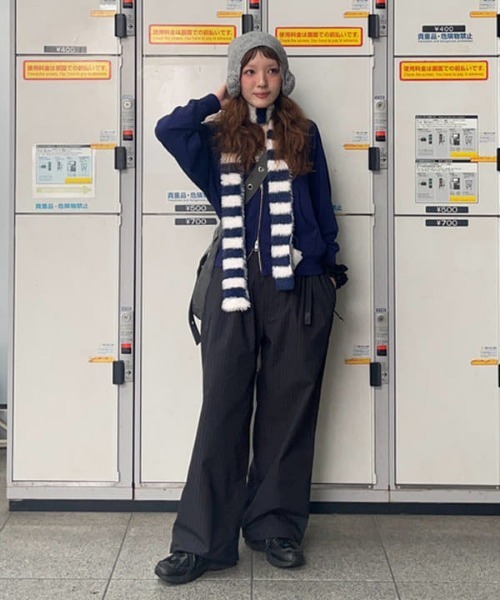 Ray BEAMS（レイビームス）の「スリム 柄 マフラー（マフラー・レディース・ホワイト/ダークブラウン・ONE SIZE）」の4枚目の写真