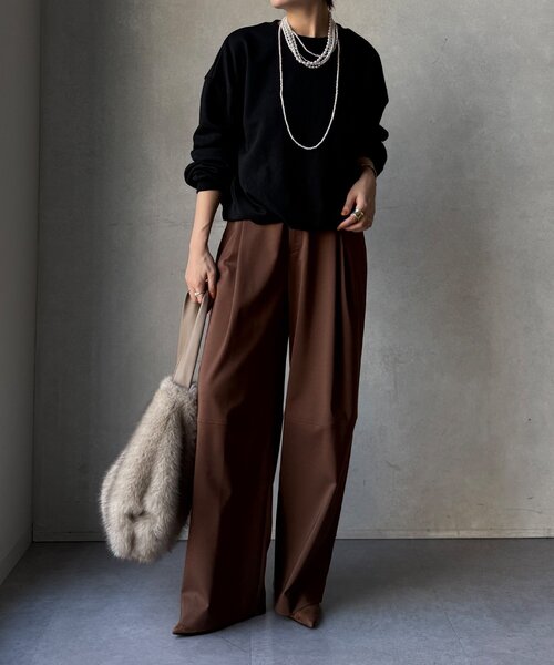 DouDou（ドゥドゥ）の「【WEB限定】裏毛袖タックプルオーバー（Tシャツ/カットソー・レディース・グレー/ブラック/グレイッシュベージュ・FREE）」の8枚目の写真