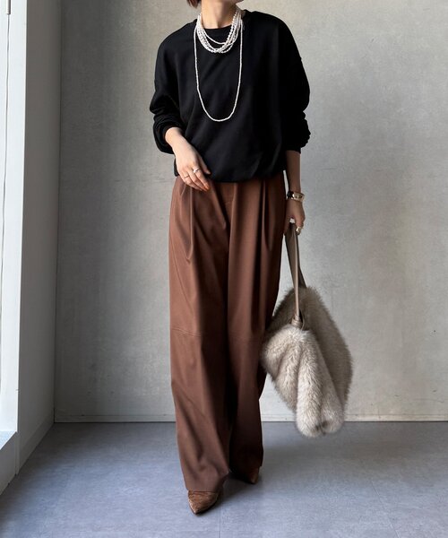 DouDou（ドゥドゥ）の「【WEB限定】裏毛袖タックプルオーバー（Tシャツ/カットソー・レディース・グレー/ブラック/グレイッシュベージュ・FREE）」の9枚目の写真