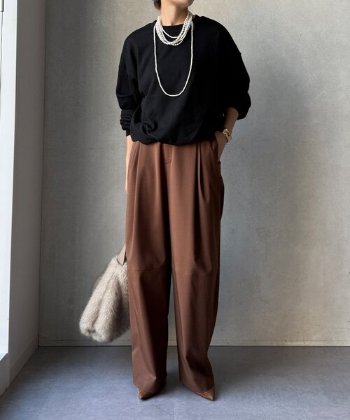 DouDou（ドゥドゥ）の「【WEB限定】裏毛袖タックプルオーバー（Tシャツ/カットソー・レディース・グレー/ブラック/グレイッシュベージュ・FREE）」の11枚目の写真