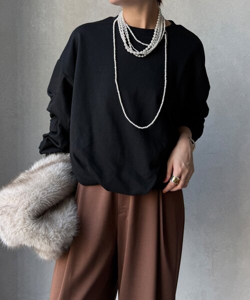 DouDou（ドゥドゥ）の「【WEB限定】裏毛袖タックプルオーバー（Tシャツ/カットソー・レディース・グレー/ブラック/グレイッシュベージュ・FREE）」の13枚目の写真