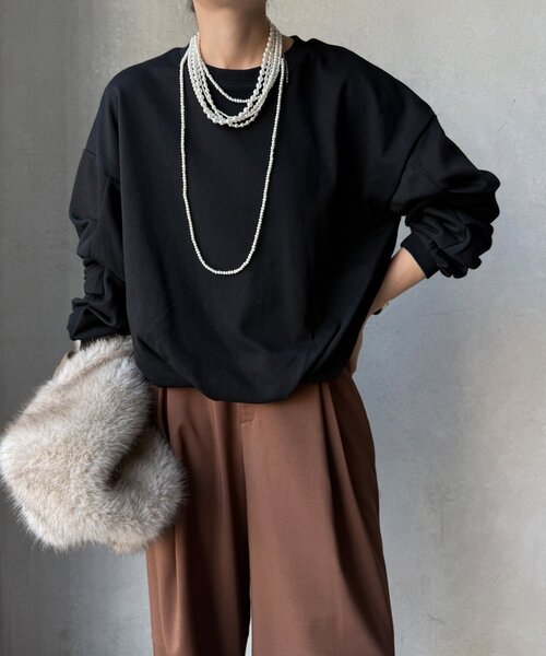 DouDou（ドゥドゥ）の「【WEB限定】裏毛袖タックプルオーバー（Tシャツ/カットソー・レディース・グレー/ブラック/グレイッシュベージュ・FREE）」の14枚目の写真