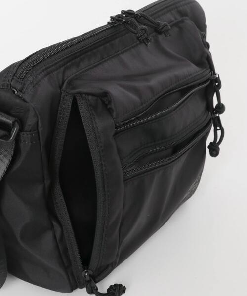 URBAN RESEARCH DOORS（アーバンリサーチドアーズ）の「URD マルチポケットショルダーバッグ（ショルダーバッグ・メンズ・ネイビー/ブラック・-）」の7枚目の写真