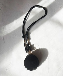 lit.Cy（リットシー）の「ファーポンポンチャームセット スマホショルダーストラップ（スマホグッズ）」