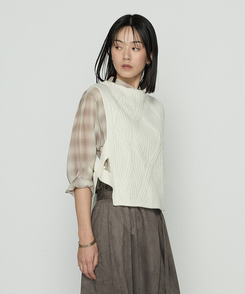 Gabardine K.T（ギャバジンケーティー）の「マシュマロブークレー ニットベスト（ベスト・レディース・ブルー/オフホワイト/グレー/ブラック・9号）」の6枚目の写真