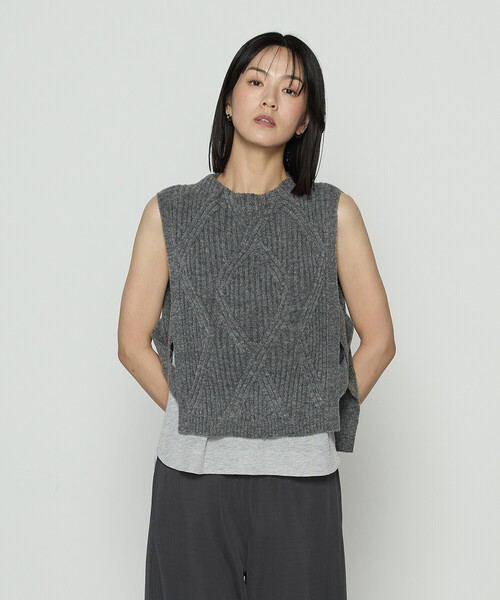 Gabardine K.T（ギャバジンケーティー）の「マシュマロブークレー ニットベスト（ベスト・レディース・ブルー/オフホワイト/グレー/ブラック・9号）」の9枚目の写真