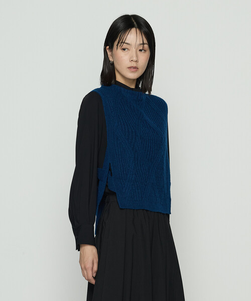 Gabardine K.T（ギャバジンケーティー）の「マシュマロブークレー ニットベスト（ベスト・レディース・ブルー/オフホワイト/グレー/ブラック・9号）」の13枚目の写真