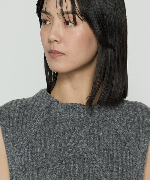 Gabardine K.T（ギャバジンケーティー）の「マシュマロブークレー ニットベスト（ベスト・レディース・ブルー/オフホワイト/グレー/ブラック・9号）」の17枚目の写真