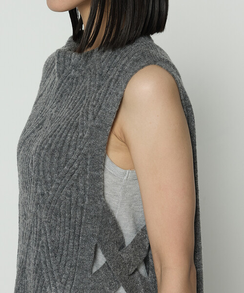 Gabardine K.T（ギャバジンケーティー）の「マシュマロブークレー ニットベスト（ベスト・レディース・ブルー/オフホワイト/グレー/ブラック・9号）」の18枚目の写真