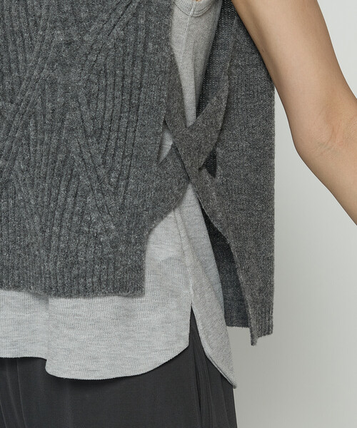 Gabardine K.T（ギャバジンケーティー）の「マシュマロブークレー ニットベスト（ベスト・レディース・ブルー/オフホワイト/グレー/ブラック・9号）」の19枚目の写真