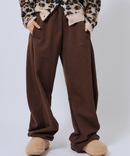 atmos pink（アトモスピンク）の「atmos pink Sweat Baggy Pants / アトモス ピンク スウェット バギー パンツ（その他パンツ・レディース・ブラウン/ピンク/チャコール・S/M）」の2枚目の写真