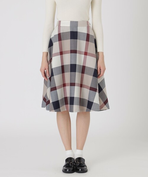 BLUE LABEL CRESTBRIDGE(ブルーレーベルクレストブリッジ)の「クレストブリッジチェックサキソニーフレアスカート(スカート・レディース・ベージュ系その他/ブラック/ブルー系その他4・36/38)」の3枚目の写真