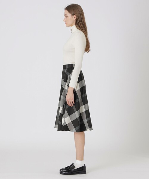 BLUE LABEL CRESTBRIDGE(ブルーレーベルクレストブリッジ)の「クレストブリッジチェックサキソニーフレアスカート(スカート・レディース・ベージュ系その他/ブラック/ブルー系その他4・36/38)」の5枚目の写真
