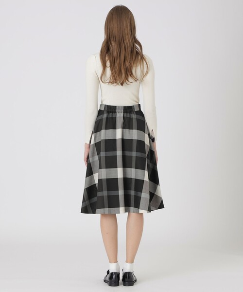 BLUE LABEL CRESTBRIDGE(ブルーレーベルクレストブリッジ)の「クレストブリッジチェックサキソニーフレアスカート(スカート・レディース・ベージュ系その他/ブラック/ブルー系その他4・36/38)」の6枚目の写真