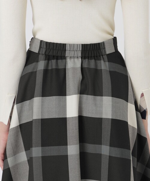 BLUE LABEL CRESTBRIDGE(ブルーレーベルクレストブリッジ)の「クレストブリッジチェックサキソニーフレアスカート(スカート・レディース・ベージュ系その他/ブラック/ブルー系その他4・36/38)」の8枚目の写真