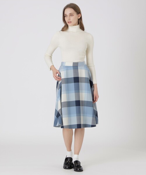 BLUE LABEL CRESTBRIDGE(ブルーレーベルクレストブリッジ)の「クレストブリッジチェックサキソニーフレアスカート(スカート・レディース・ベージュ系その他/ブラック/ブルー系その他4・36/38)」の11枚目の写真