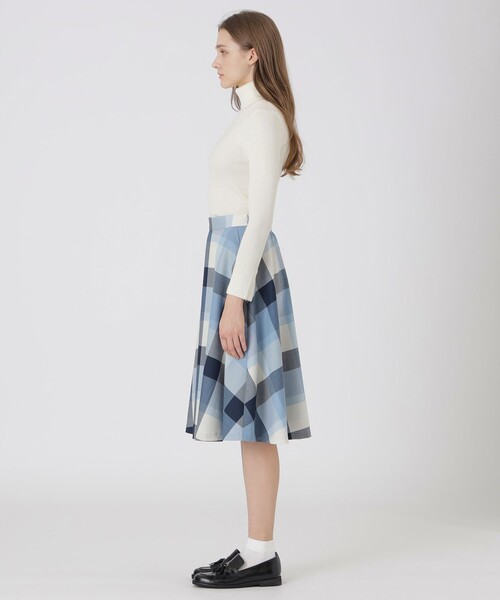 BLUE LABEL CRESTBRIDGE(ブルーレーベルクレストブリッジ)の「クレストブリッジチェックサキソニーフレアスカート(スカート・レディース・ベージュ系その他/ブラック/ブルー系その他4・36/38)」の12枚目の写真