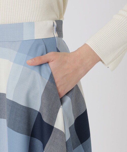 BLUE LABEL CRESTBRIDGE(ブルーレーベルクレストブリッジ)の「クレストブリッジチェックサキソニーフレアスカート(スカート・レディース・ベージュ系その他/ブラック/ブルー系その他4・36/38)」の16枚目の写真