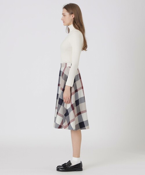 BLUE LABEL CRESTBRIDGE(ブルーレーベルクレストブリッジ)の「クレストブリッジチェックサキソニーフレアスカート(スカート・レディース・ベージュ系その他/ブラック/ブルー系その他4・36/38)」の19枚目の写真