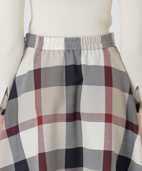 BLUE LABEL CRESTBRIDGE(ブルーレーベルクレストブリッジ)の「クレストブリッジチェックサキソニーフレアスカート(スカート・レディース・ベージュ系その他/ブラック/ブルー系その他4・36/38)」の22枚目の写真