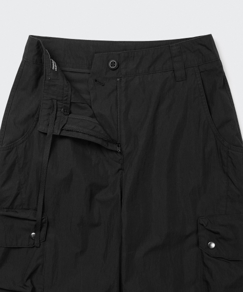 MUSINSA STANDARD WOMAN（ムシンサスタンダードウーマン）の「ウィメンズ CN マルチポケットワイドカーゴパンツ [ブラック]（その他パンツ・レディース・その他・30/24/25/26/27/28/29）」の3枚目の写真