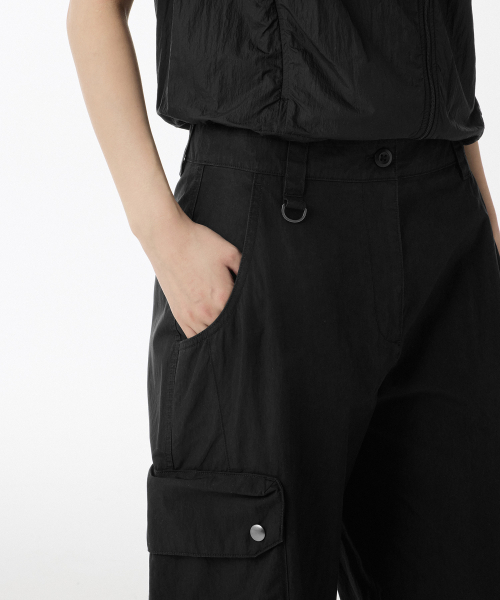 MUSINSA STANDARD WOMAN（ムシンサスタンダードウーマン）の「ウィメンズ CN マルチポケットワイドカーゴパンツ [ブラック]（その他パンツ・レディース・その他・30/24/25/26/27/28/29）」の4枚目の写真