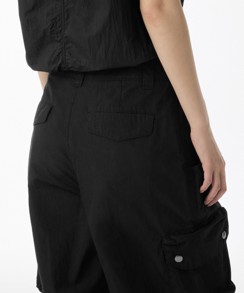 MUSINSA STANDARD WOMAN（ムシンサスタンダードウーマン）の「ウィメンズ CN マルチポケットワイドカーゴパンツ [ブラック]（その他パンツ・レディース・その他・30/24/25/26/27/28/29）」の6枚目の写真