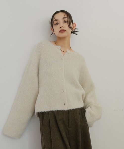 hellam(へラム)の「ブークレクルーネックカーディガン(カーディガン/ボレロ・レディース・グレー/アイボリー/ピンク/チャコール/ベージュ・FREE)」の2枚目の写真