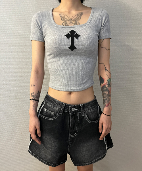 BORN SLIPPY(ボーンスリッピー)の「Cross Square Neck T-shirt (Gray)(Tシャツ/カットソー・レディース・その他・FREE)」の6枚目の写真