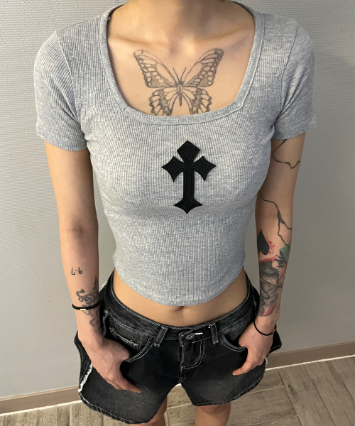 BORN SLIPPY(ボーンスリッピー)の「Cross Square Neck T-shirt (Gray)(Tシャツ/カットソー・レディース・その他・FREE)」の9枚目の写真