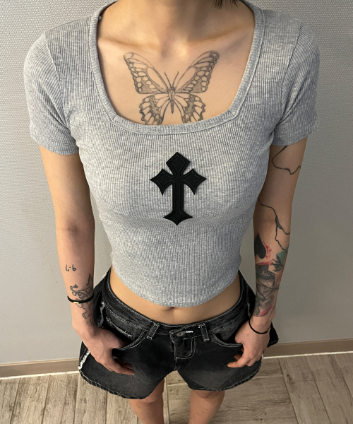BORN SLIPPY(ボーンスリッピー)の「Cross Square Neck T-shirt (Gray)(Tシャツ/カットソー・レディース・その他・FREE)」の11枚目の写真
